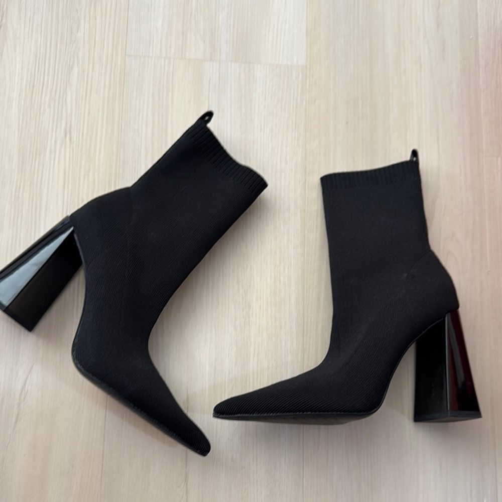 ZaraElegant Black Ankle Boots size 35